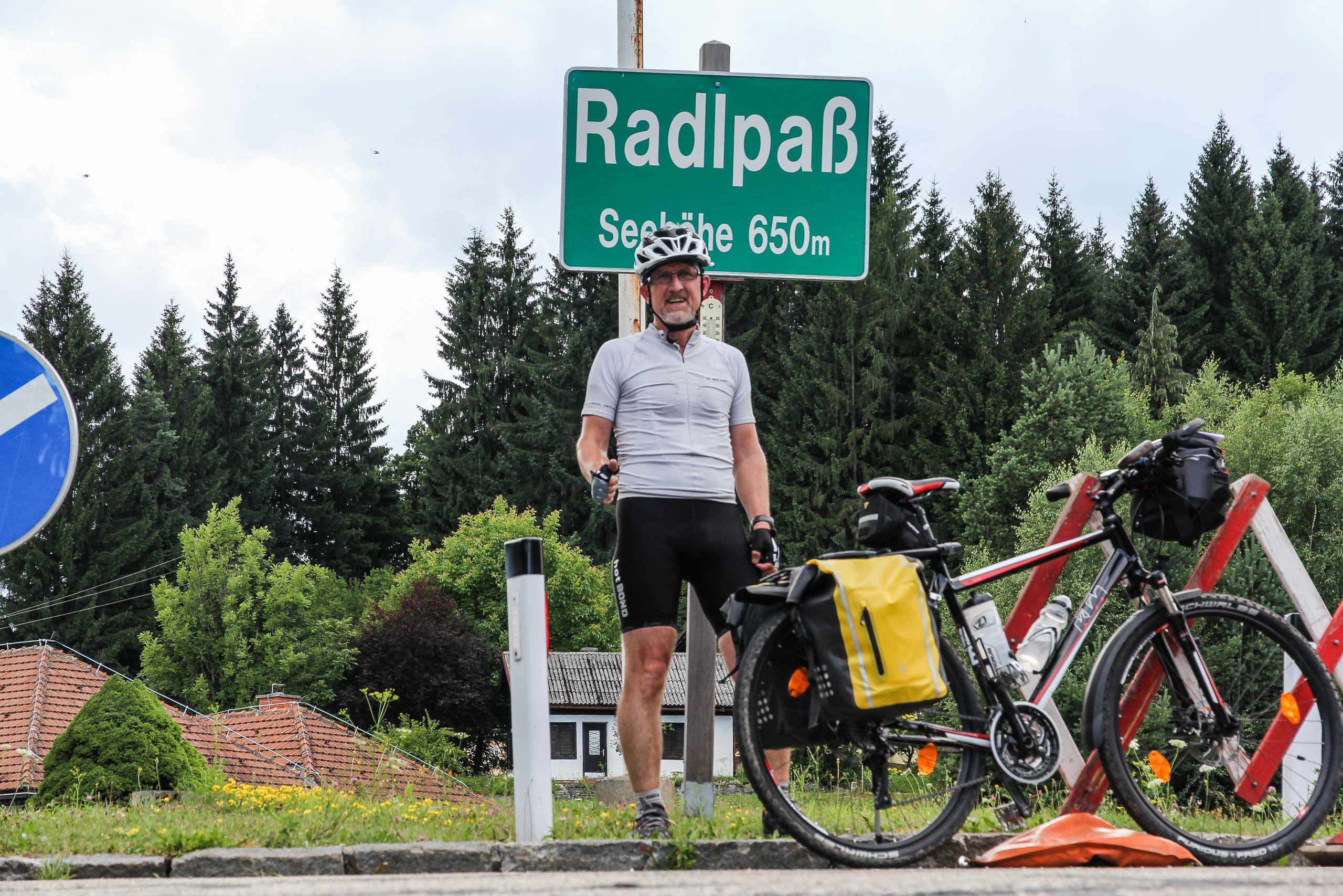 Geschafft: am Radlpaß, Seehöhe 650 m